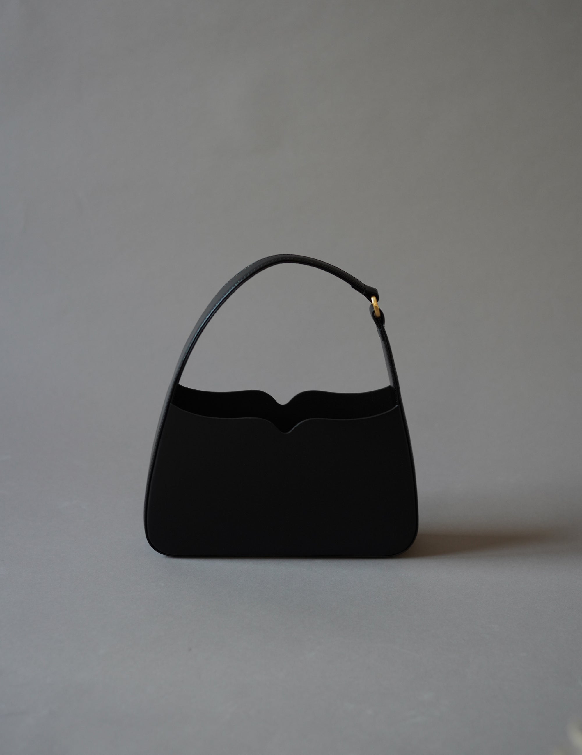 Mame Kurogouchi | Cow Leather Handbag · Black