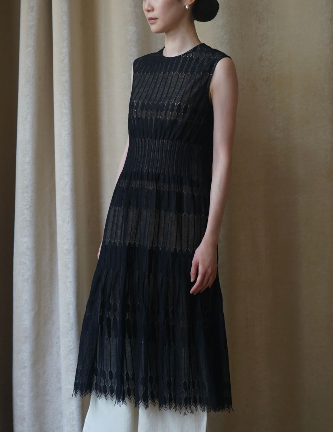 Sun Yu Hong | GEOMETRIC LACE DRESS・Black