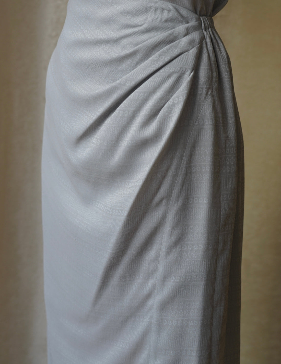 Jupe drapée en jacquard à motif floral « Mishima Karatsu »・Gris 