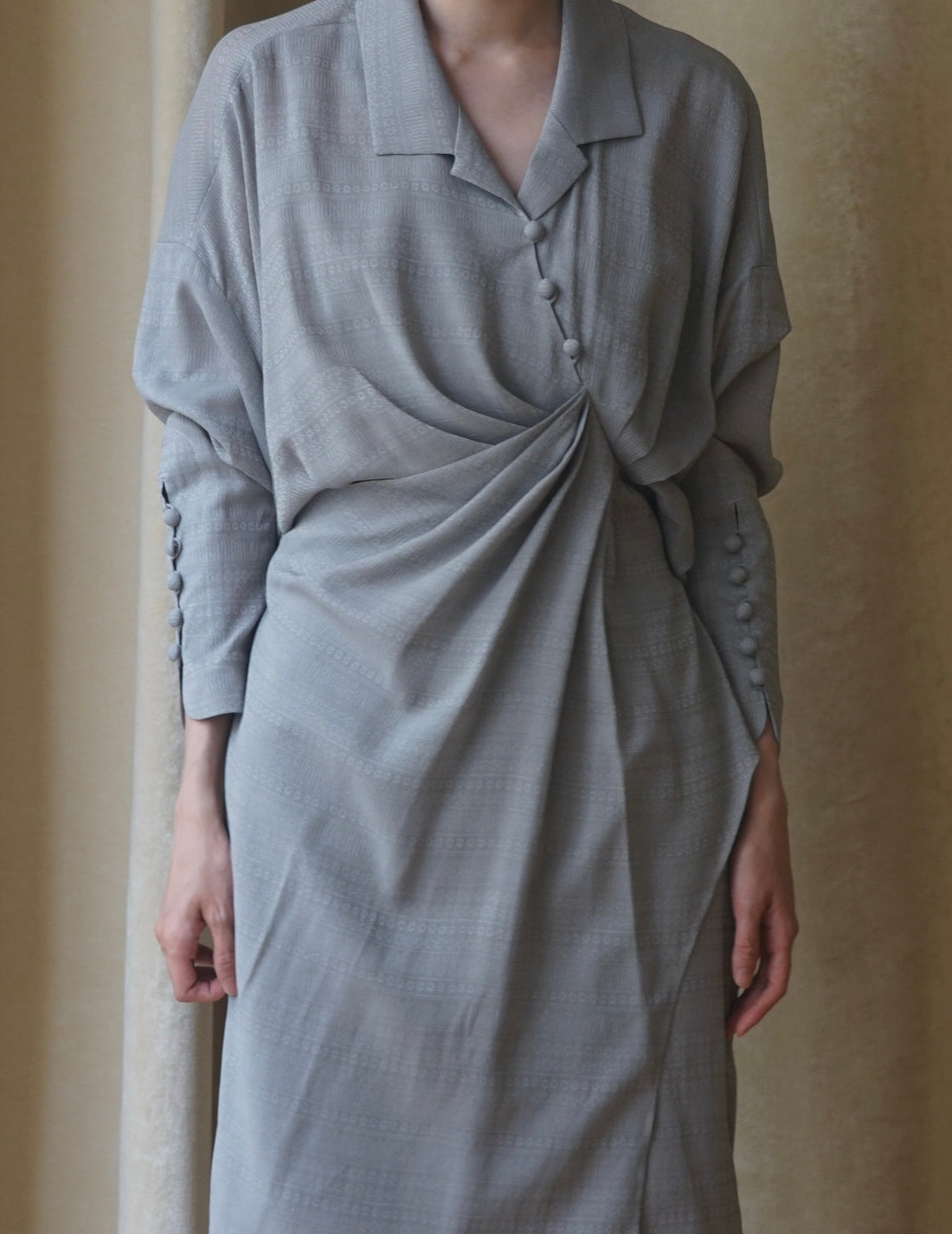 MAME KUROGOUCHI | "Mishima Karatsu" Floral Pattern Jacquard Draped Dress．grey