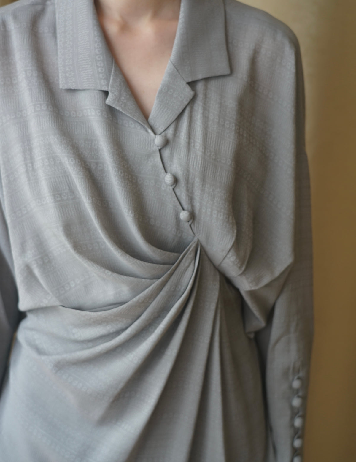 "Mishima Karatsu" Floral Pattern Jacquard Draped Dress．grey