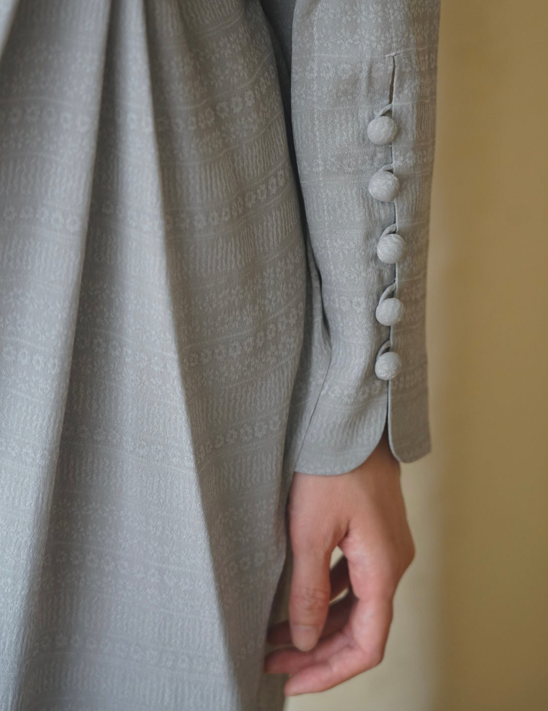 MAME KUROGOUCHI | "Mishima Karatsu" Floral Pattern Jacquard Draped Dress．grey