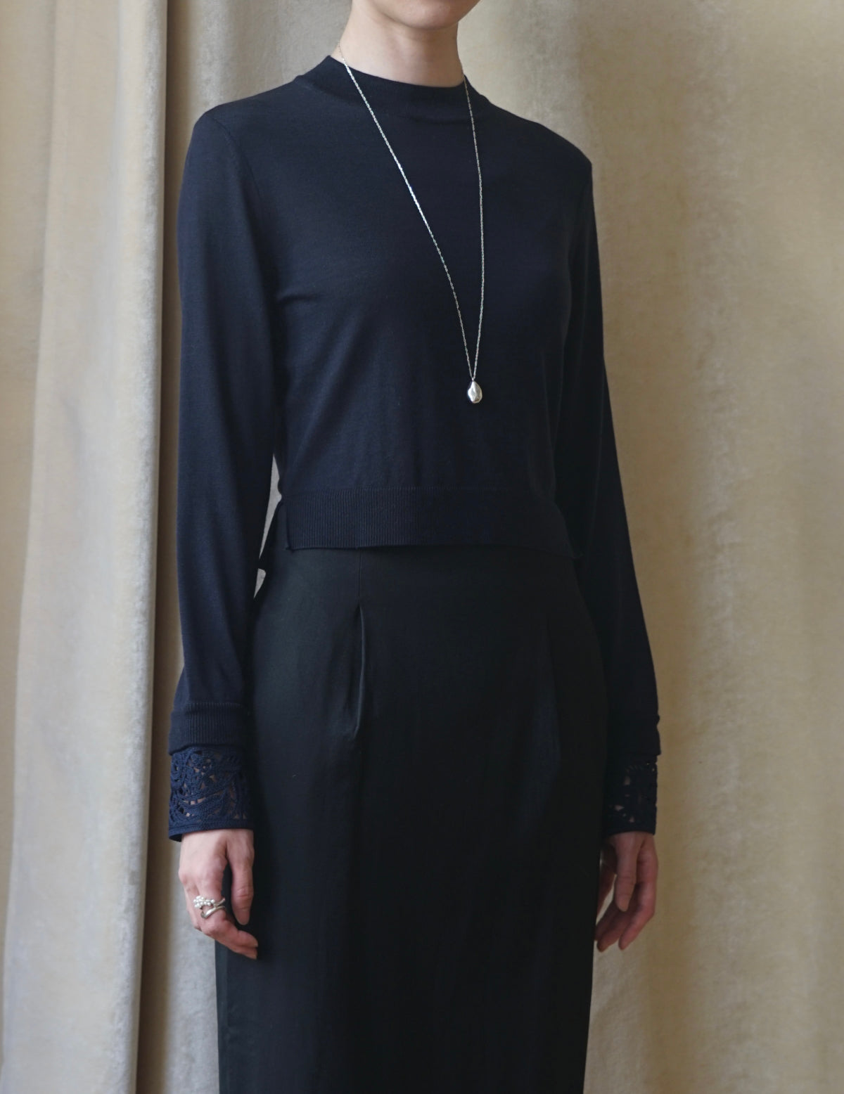 Haut tricoté à poignets brodés amovibles - Bleu marine 