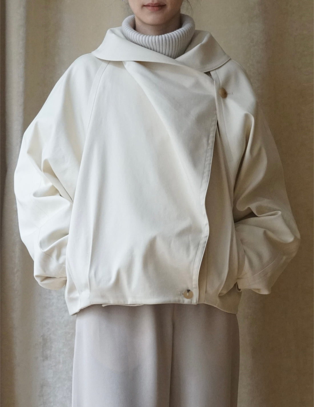 Veste courte à col drapé