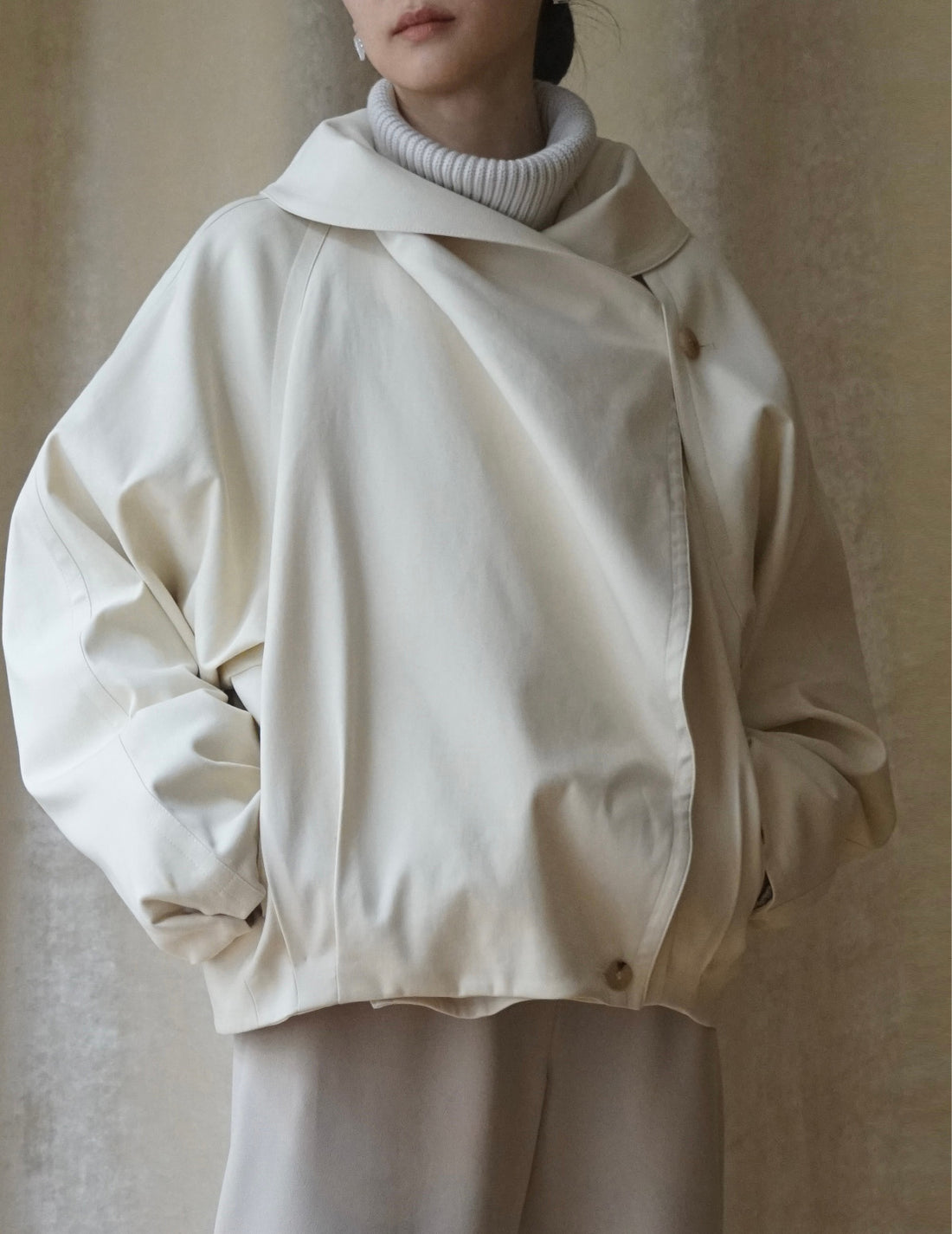 Veste courte à col drapé