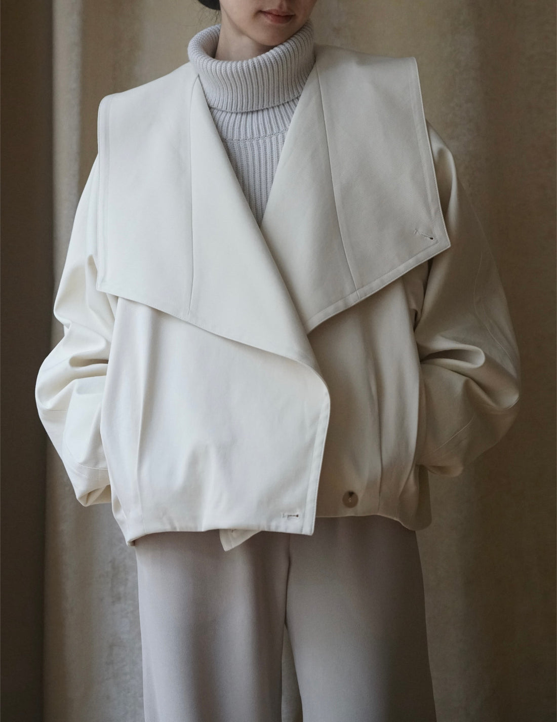 Veste courte à col drapé