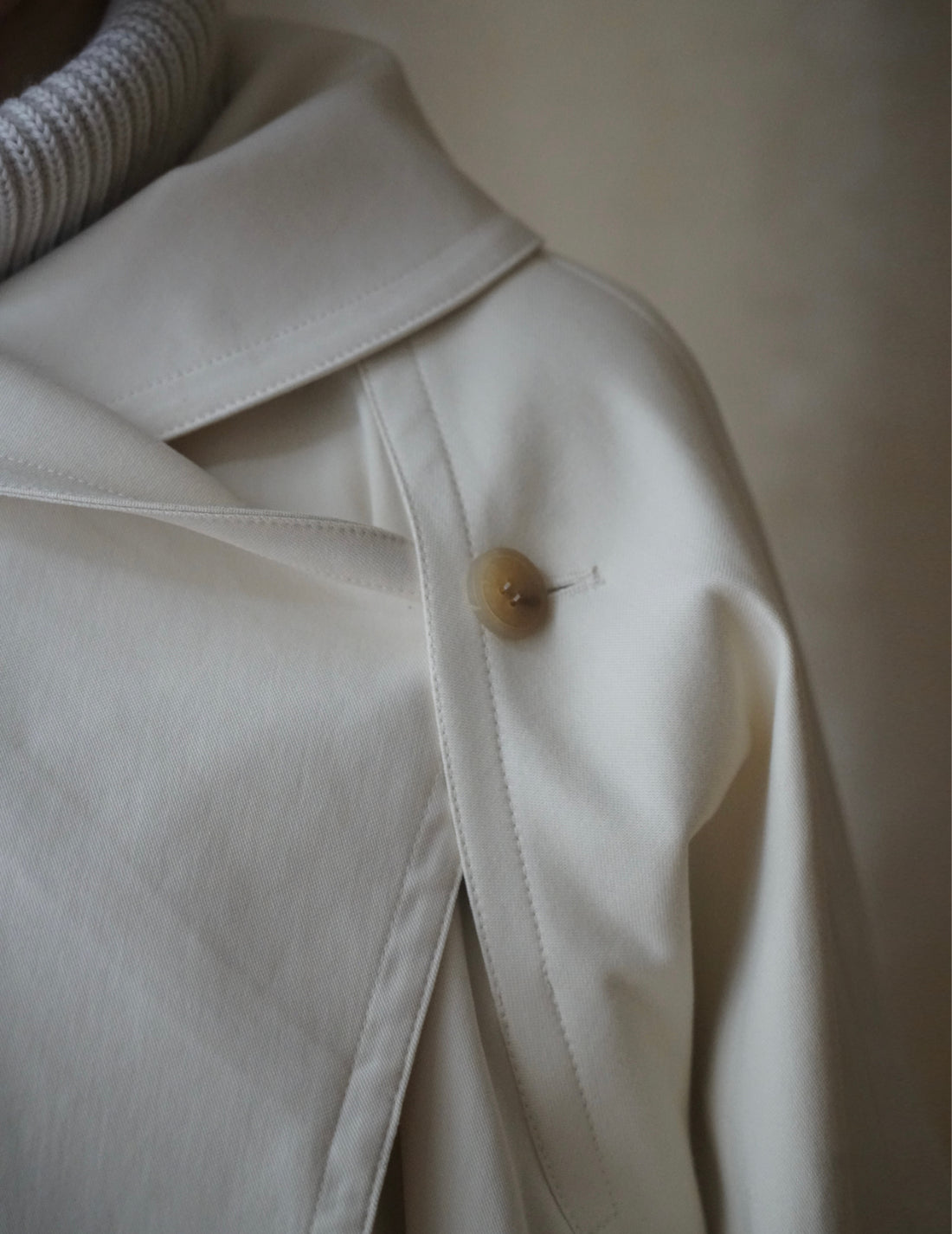 Veste courte à col drapé