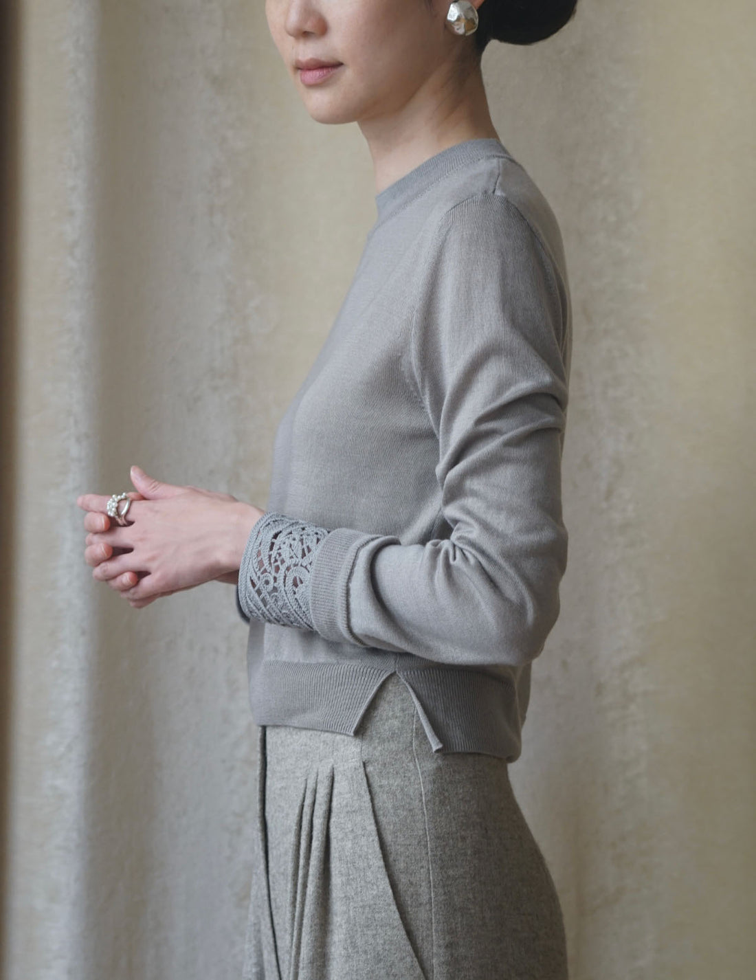 Haut tricoté à poignets brodés amovibles・Gris 