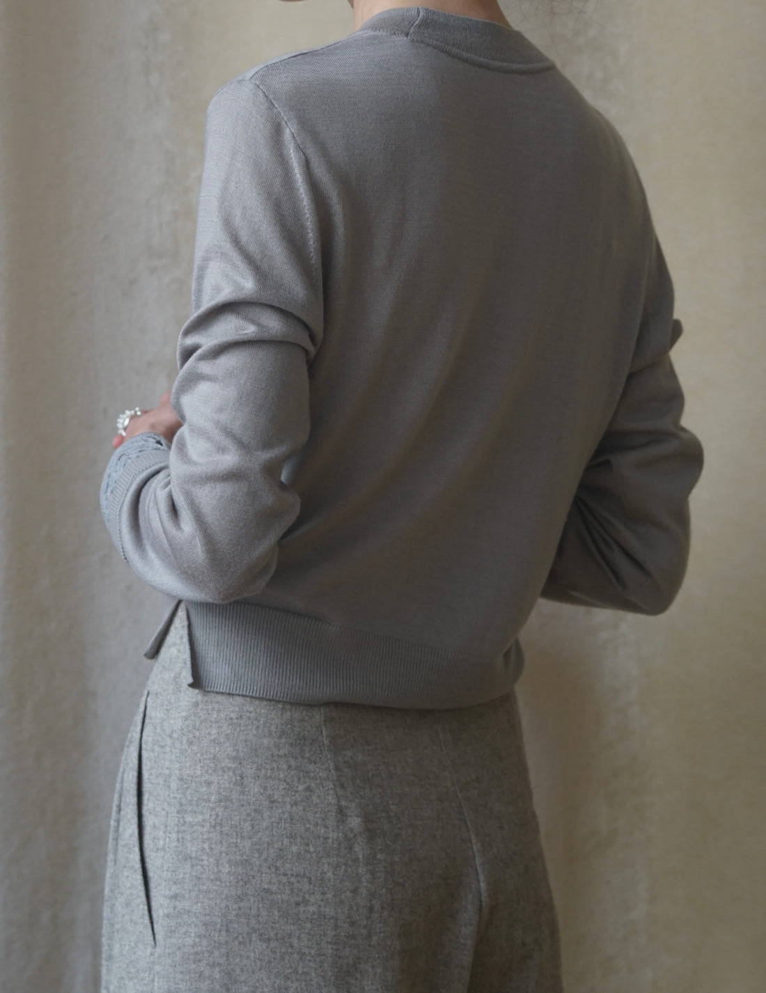 Haut tricoté à poignets brodés amovibles・Gris 