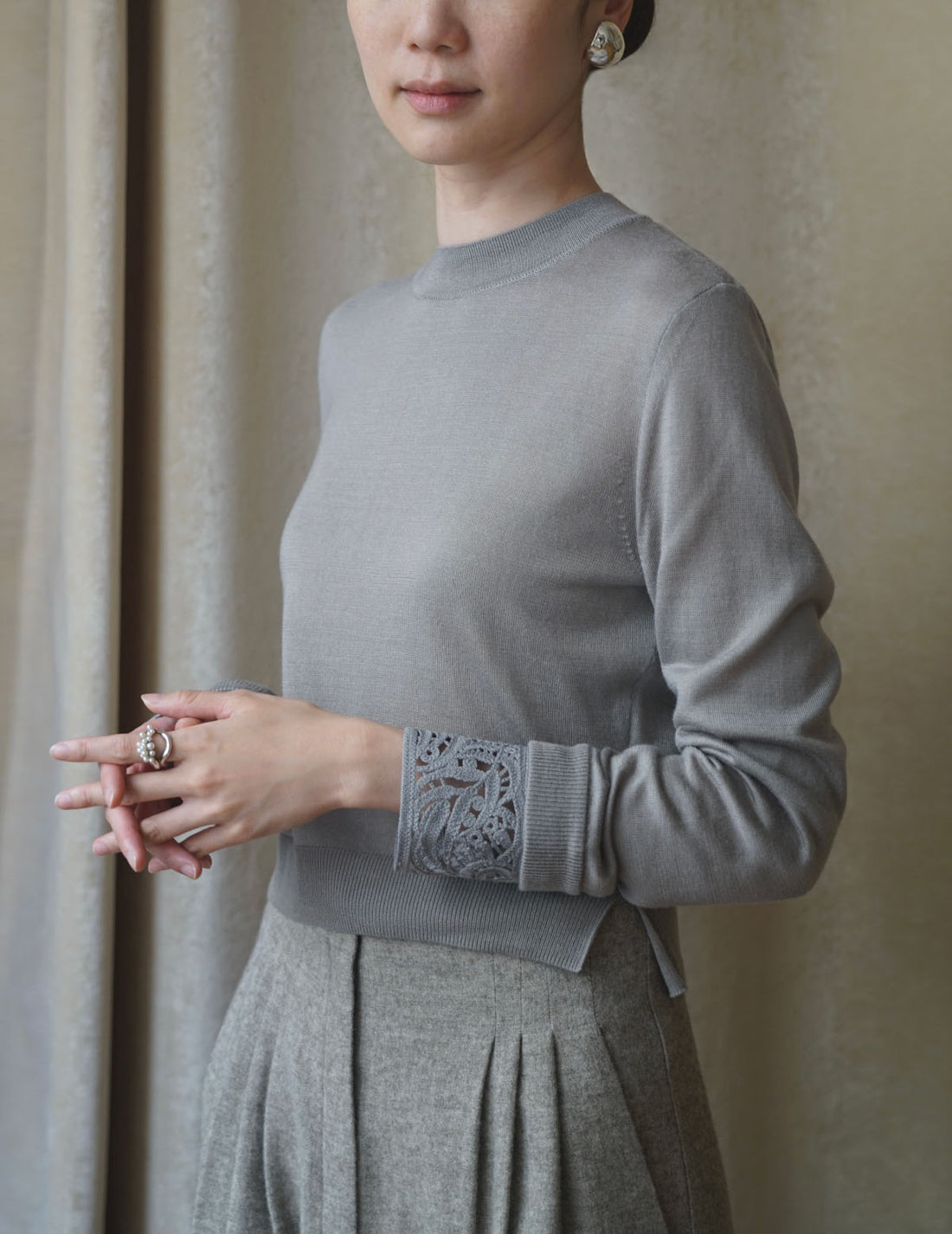 Haut tricoté à poignets brodés amovibles・Gris 