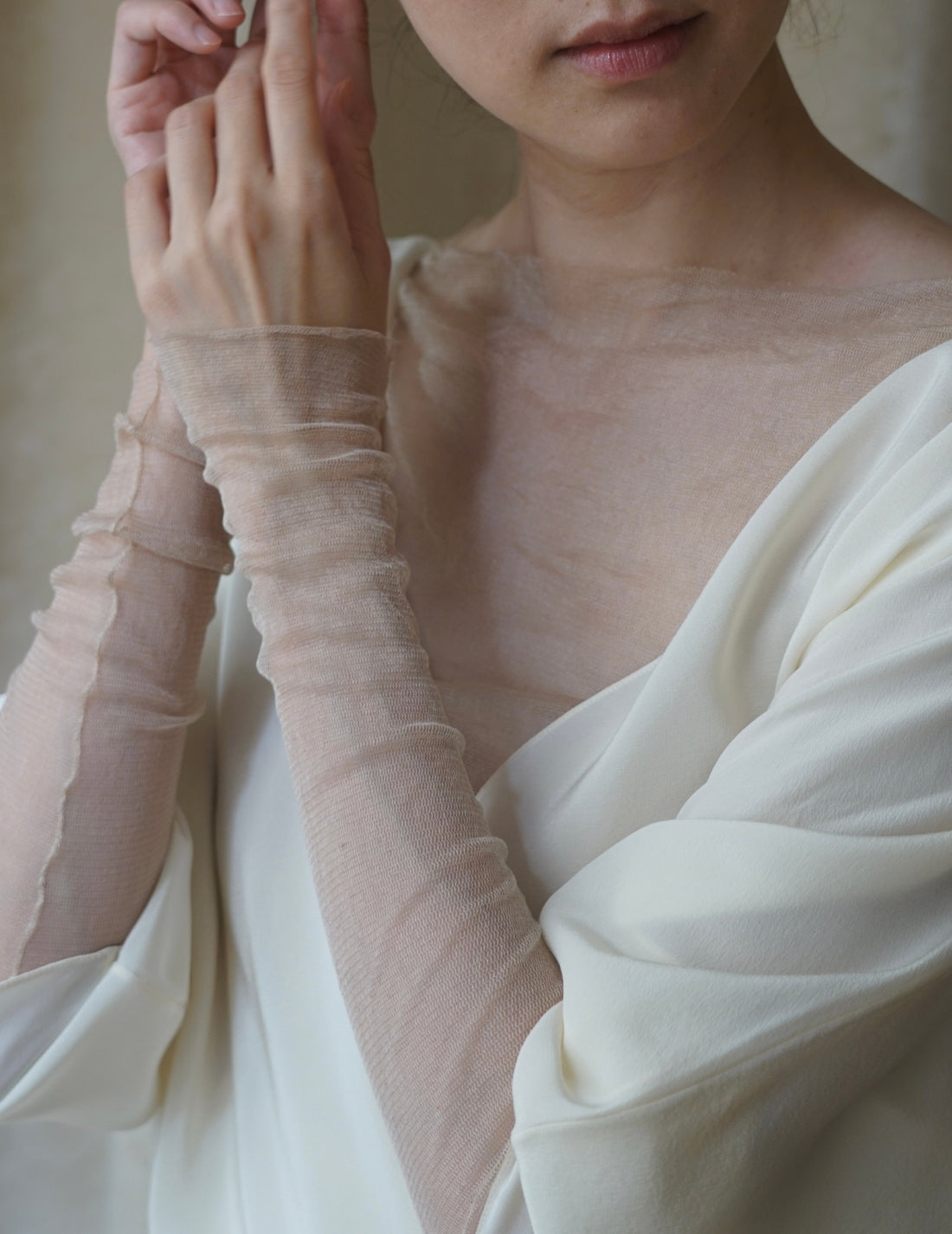 Haut en tulle de soie T De Tul・Beige