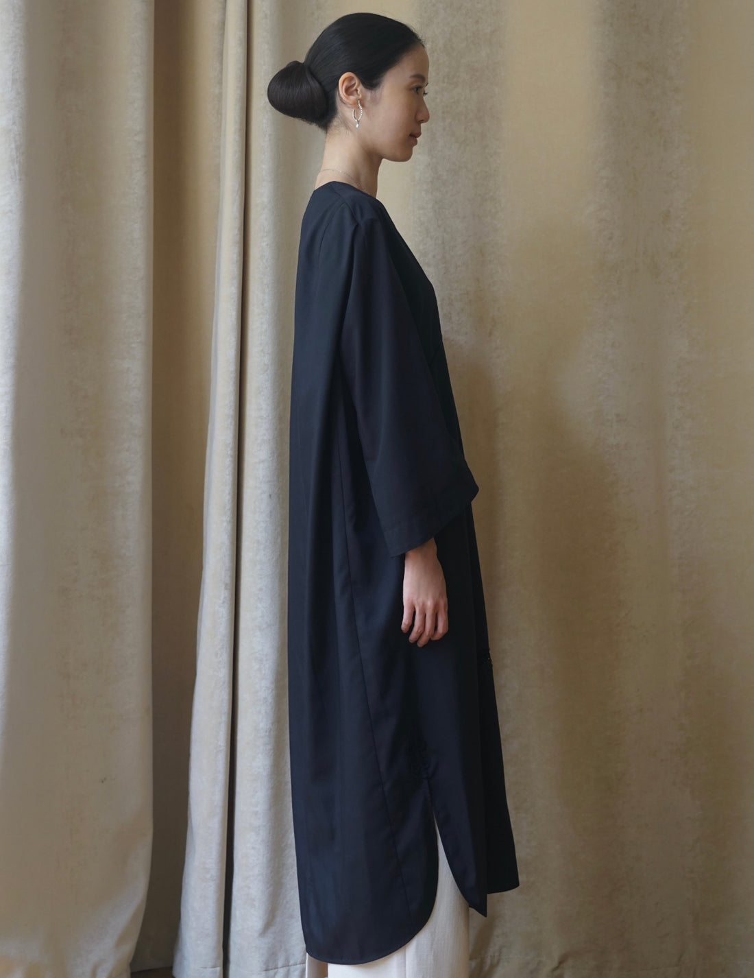 MAME KUROGOUCHI | Floral Embroidery V-Neck Dress・Navy