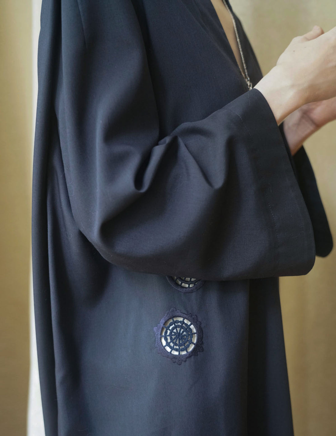 MAME KUROGOUCHI | Floral Embroidery V-Neck Dress・Navy