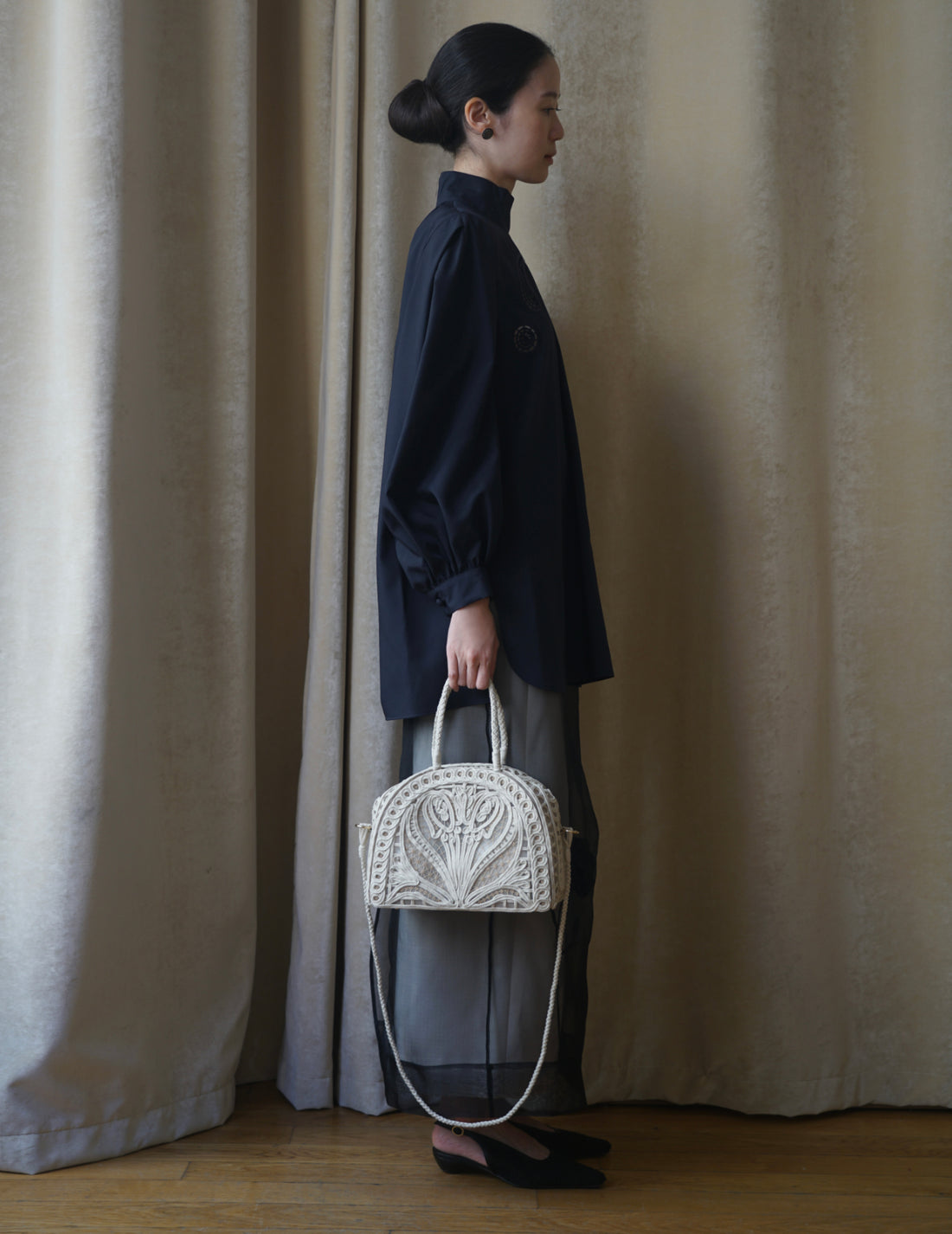 Sac à main Demi Lune avec broderie en cordon・Beige