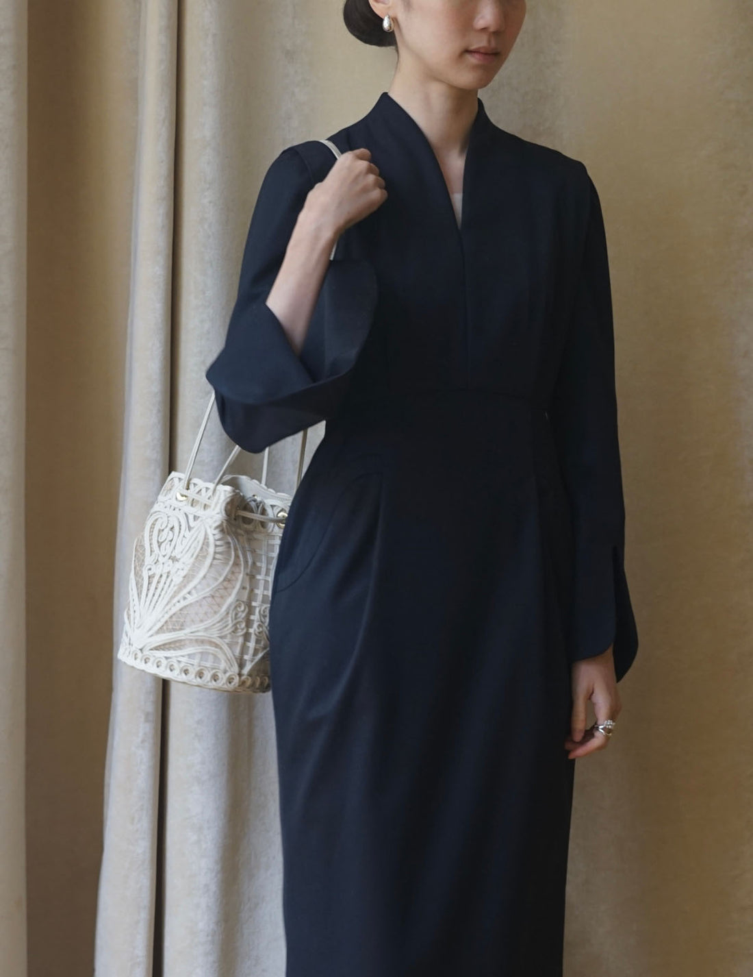 Sac seau brodé en cordon・Beige