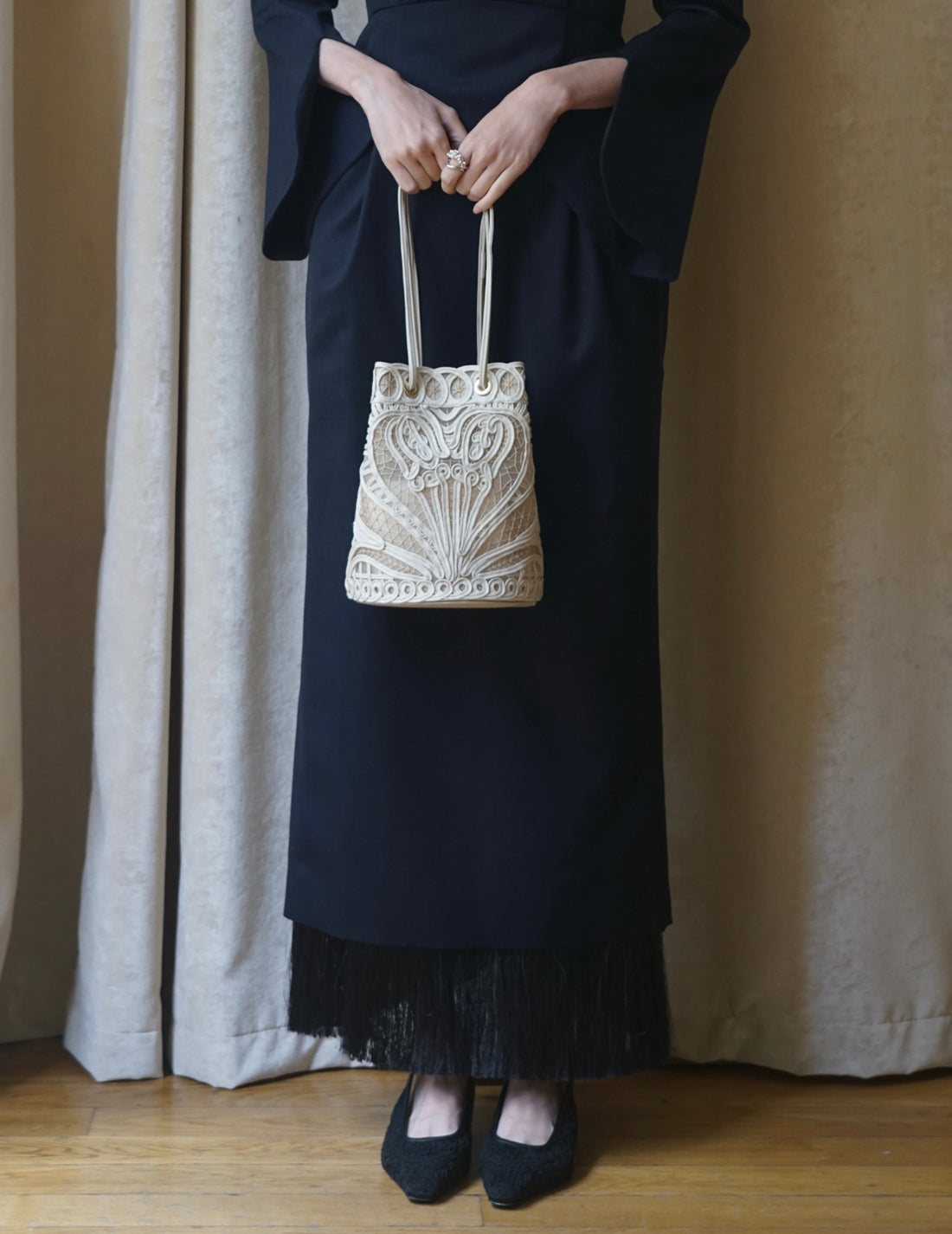 Sac seau brodé en cordon・Beige