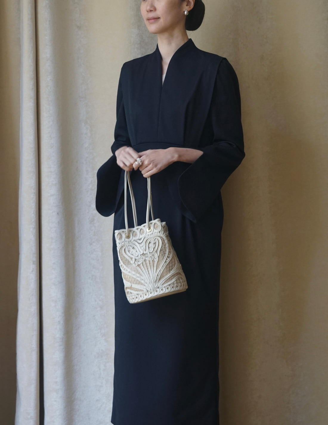 Sac seau brodé en cordon・Beige