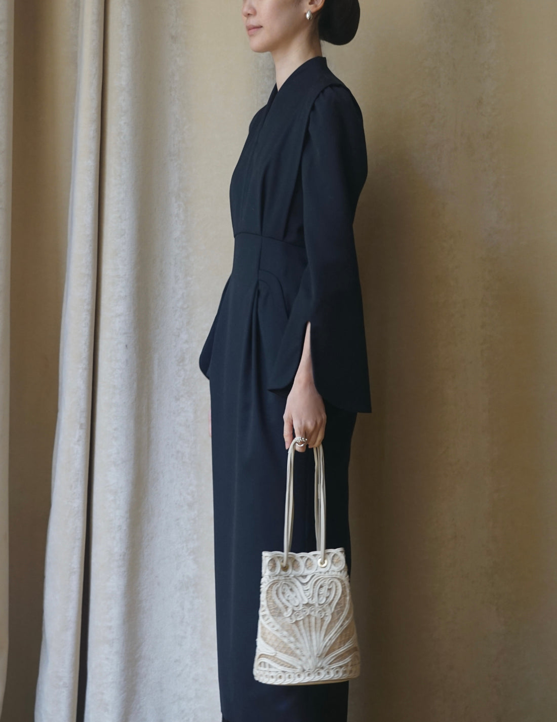 Sac seau brodé en cordon・Beige