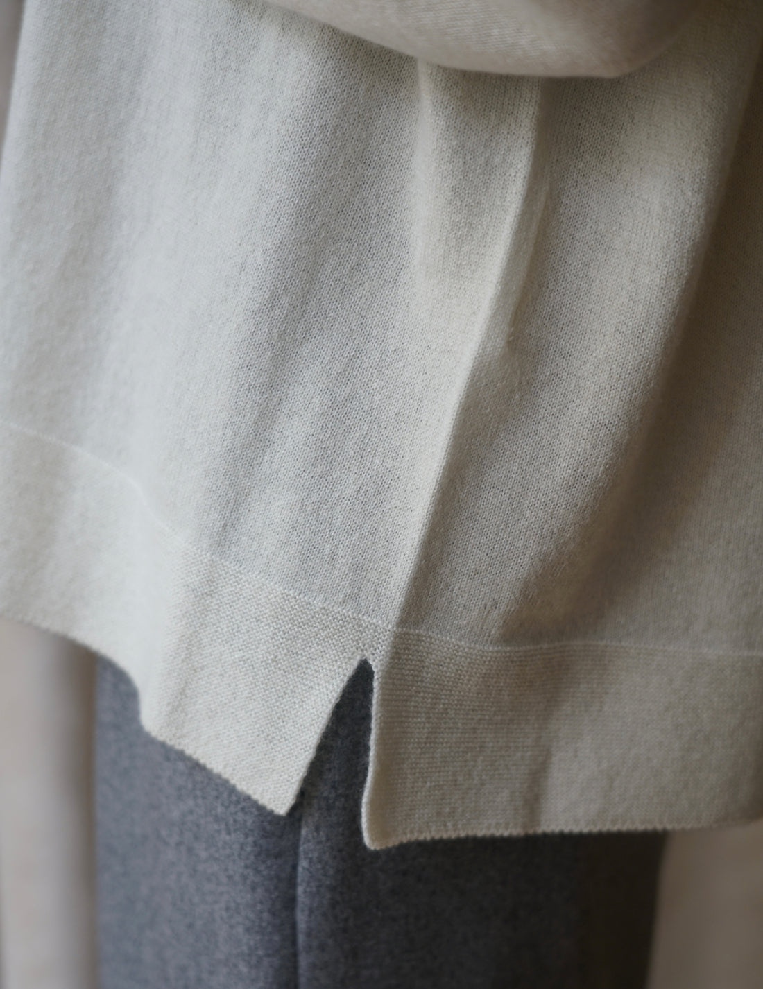 Pull en maille de soie et cachemire・Blanc