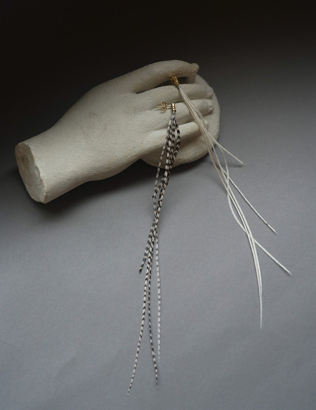 BEATRIZ PALACIOS | Feather Earring - White