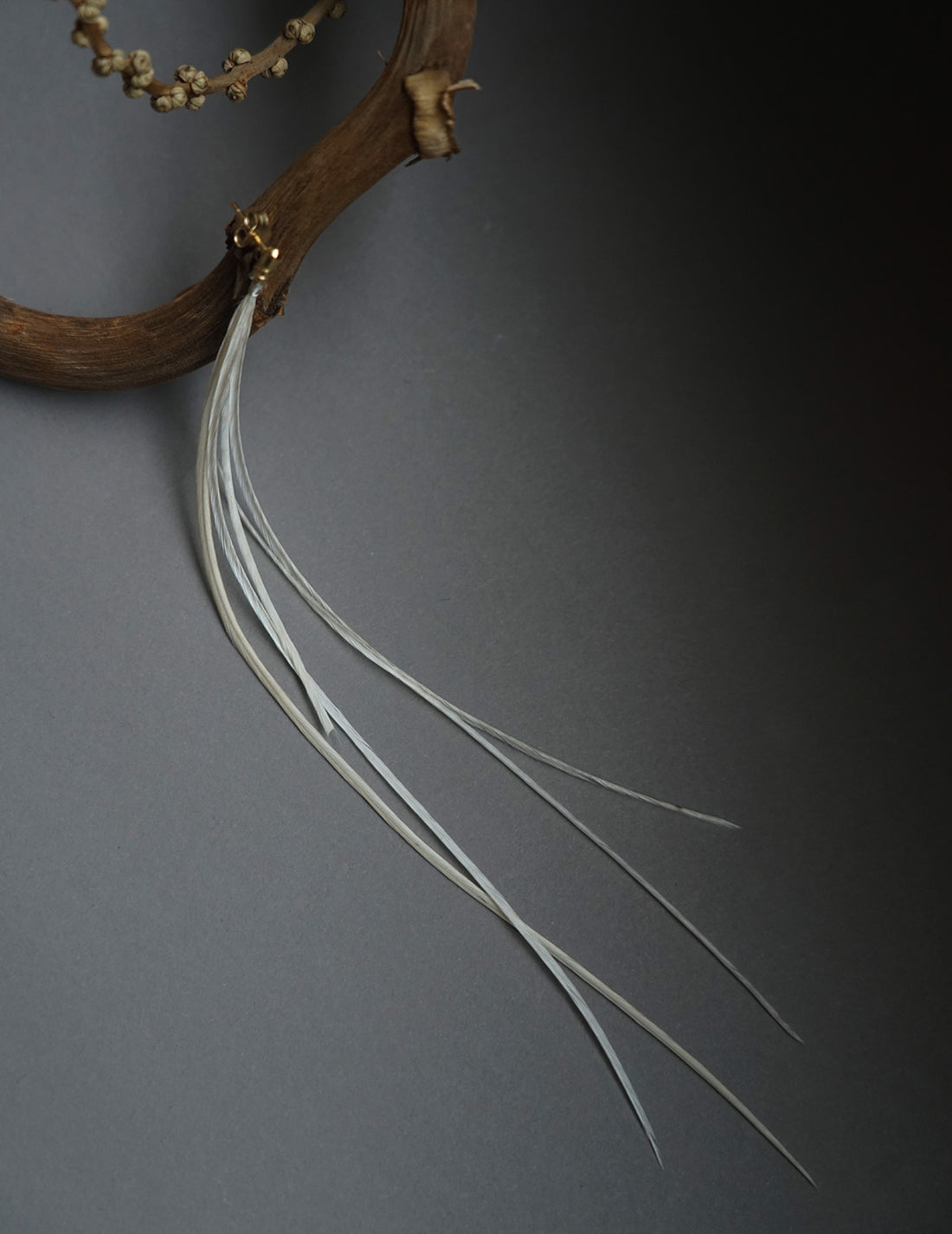 BEATRIZ PALACIOS | Feather Earring - White