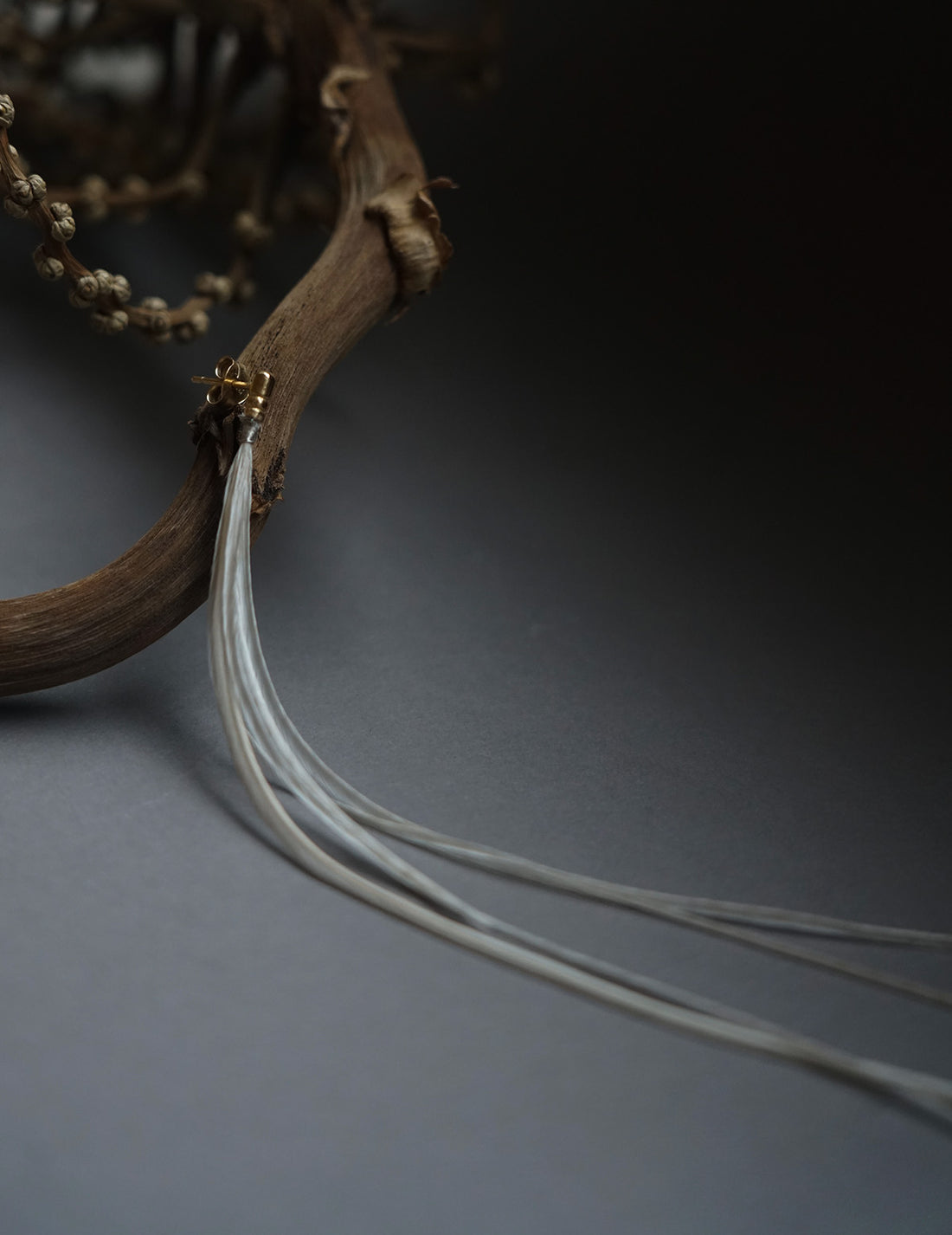 BEATRIZ PALACIOS | Feather Earring - White