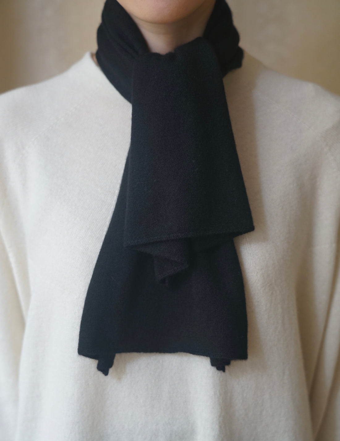 COSMIC WONDER |  Cashmere Silk Knit Scarf・Black