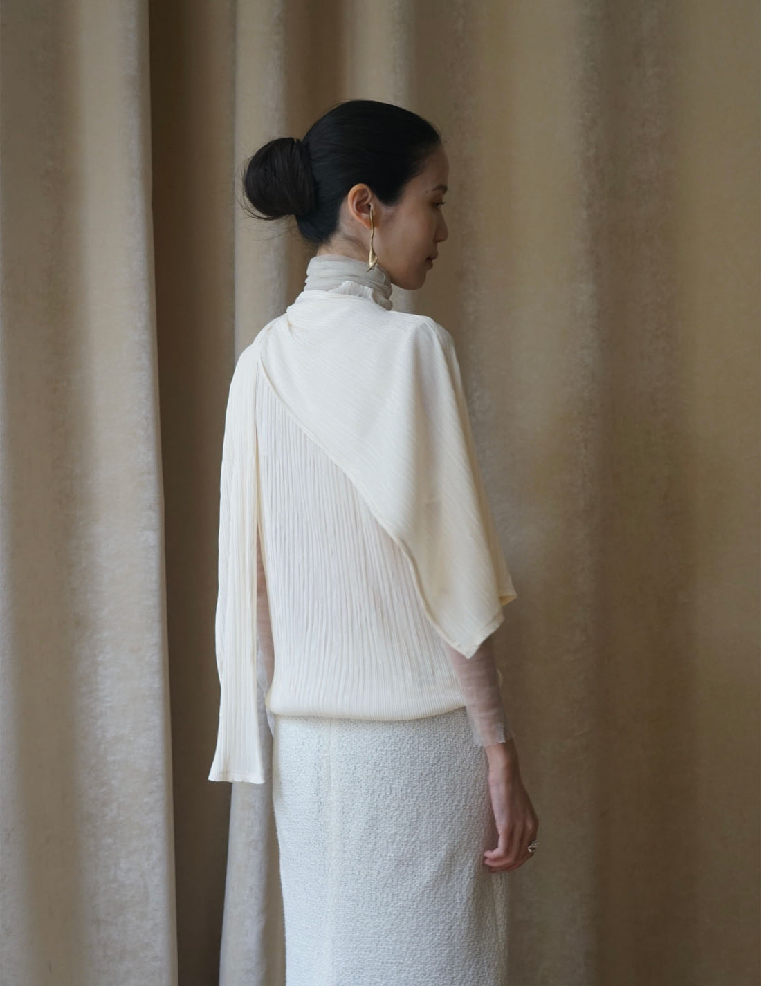 Ensemble haut sans manches à col montant et cache-nez à plis