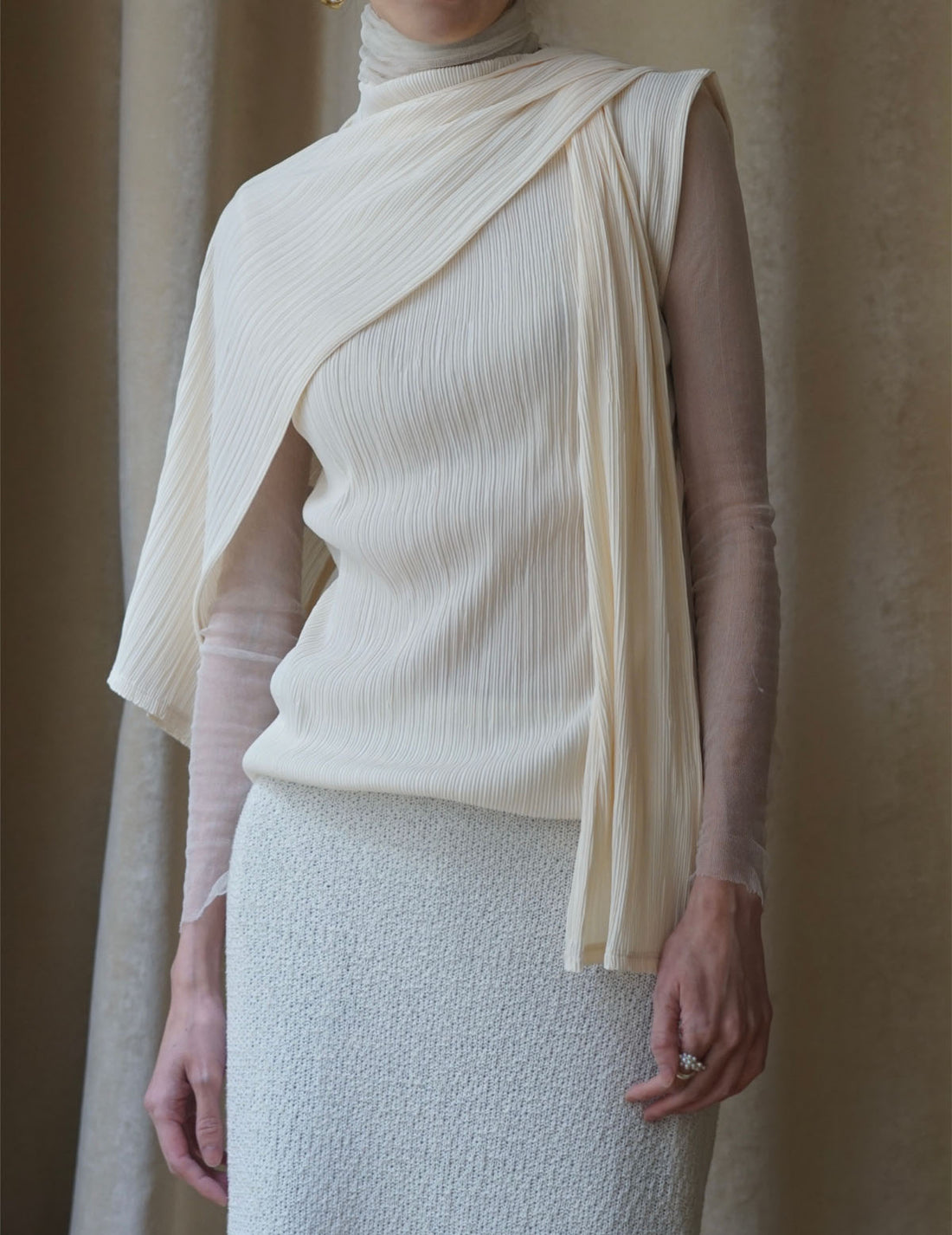 Ensemble haut sans manches à col montant et cache-nez à plis