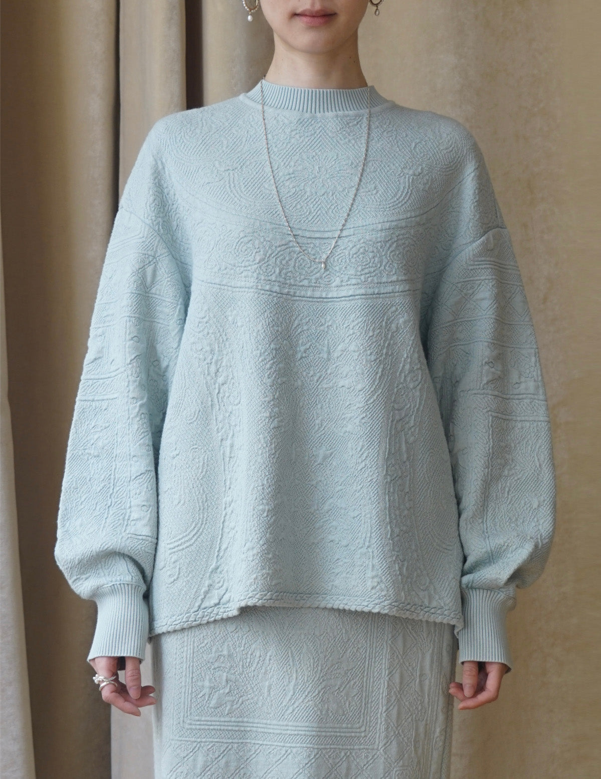 Haut en tricot délavé à motif floral en jacquard bleu