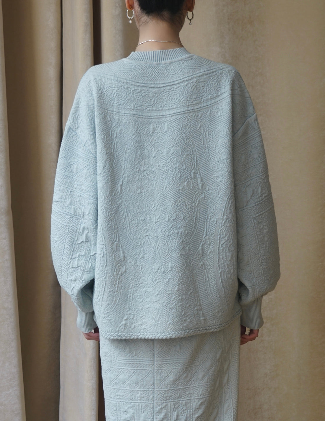 Haut en tricot délavé à motif floral en jacquard bleu