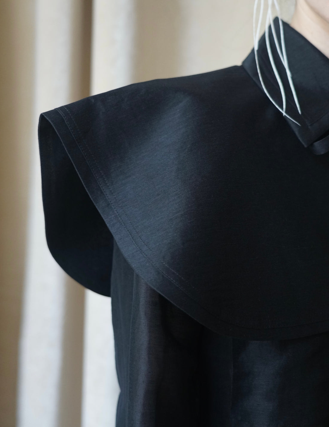 Mark Kenly Domino Tan | Audrey Collar・Black