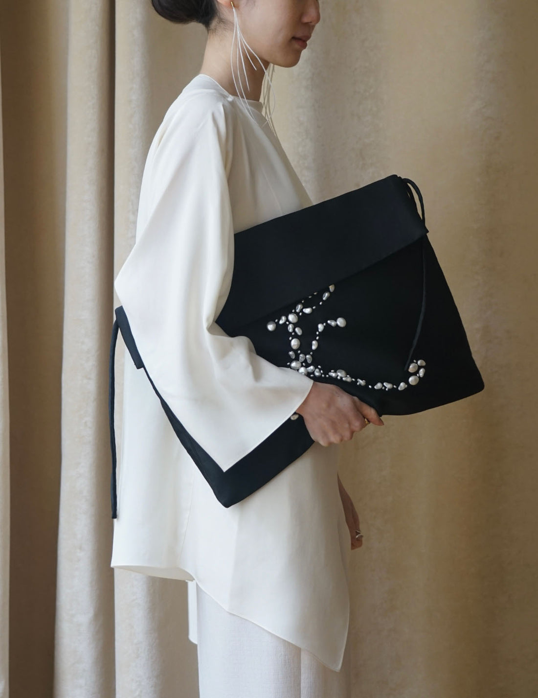 Mark Kenly Domino Tan | Atelier Ayo Clutch・Black
