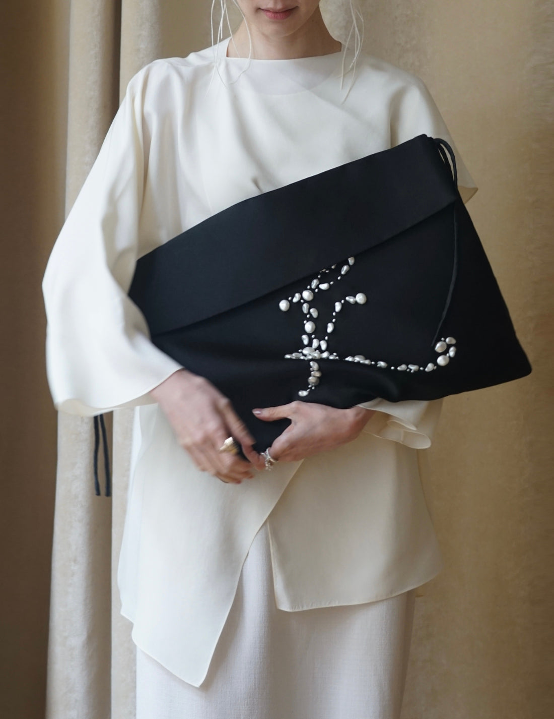 Mark Kenly Domino Tan | Atelier Ayo Clutch・Black