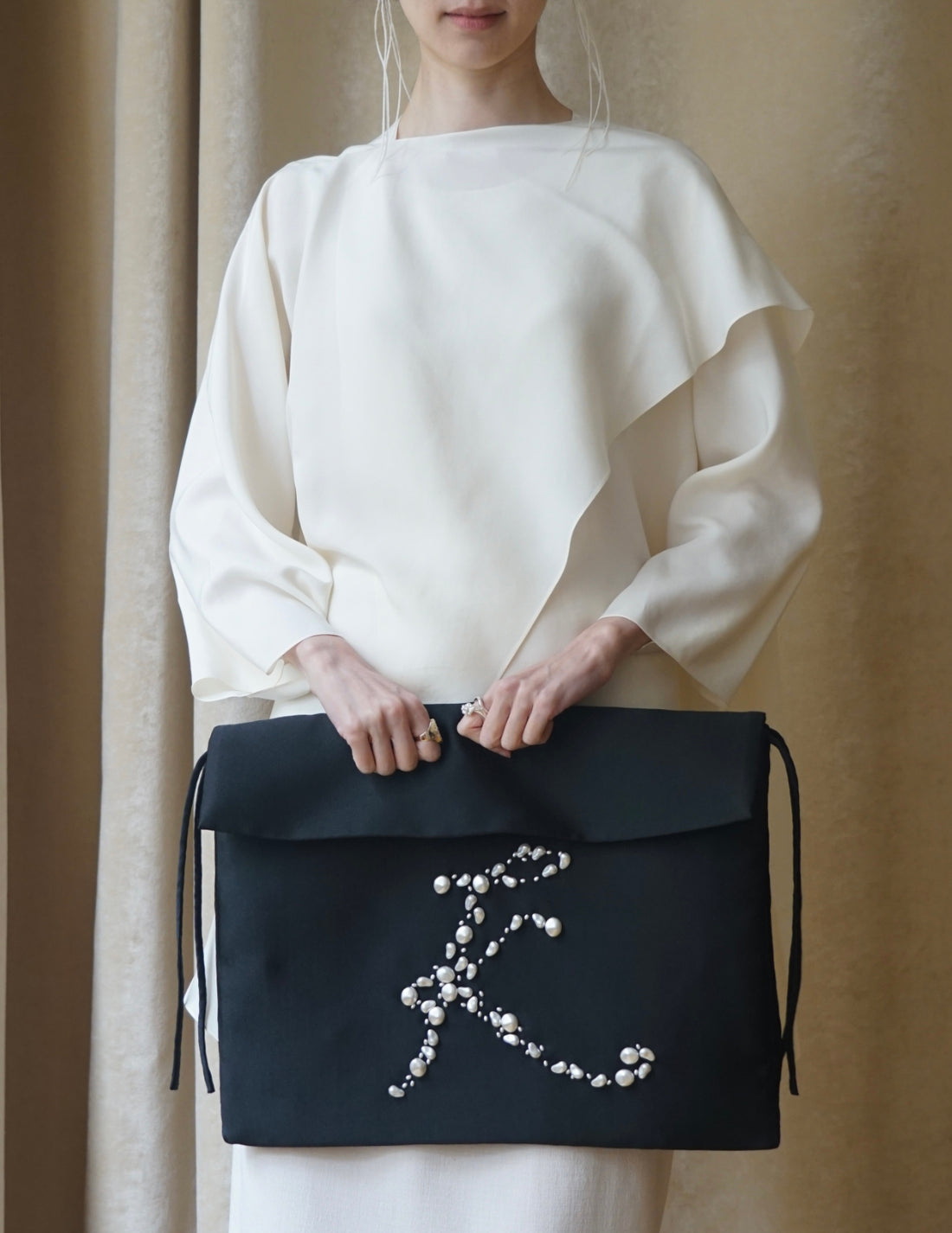 Mark Kenly Domino Tan | Atelier Ayo Clutch・Black