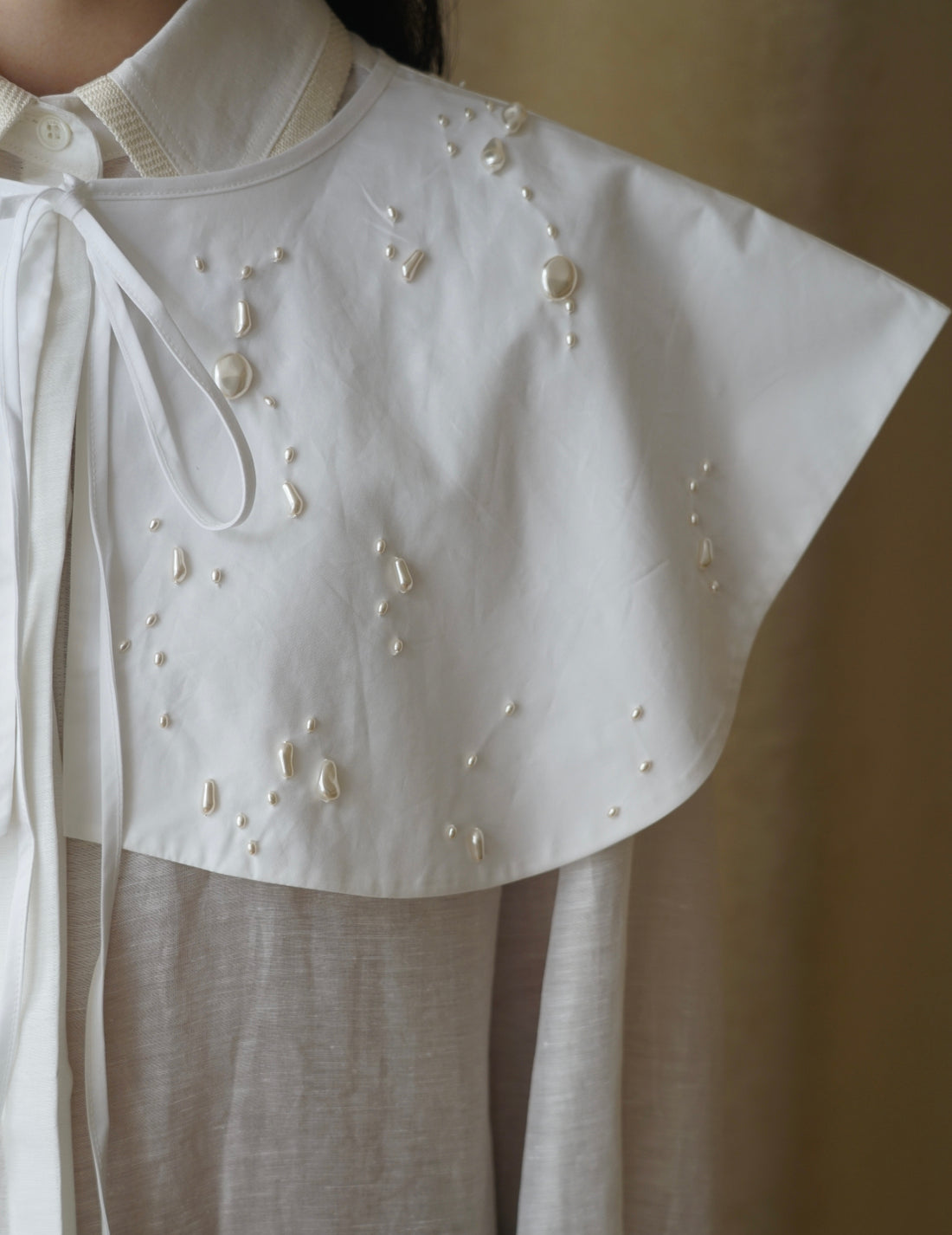 Mark Kenly Domino Tan | Atelier Audrey Collar・White