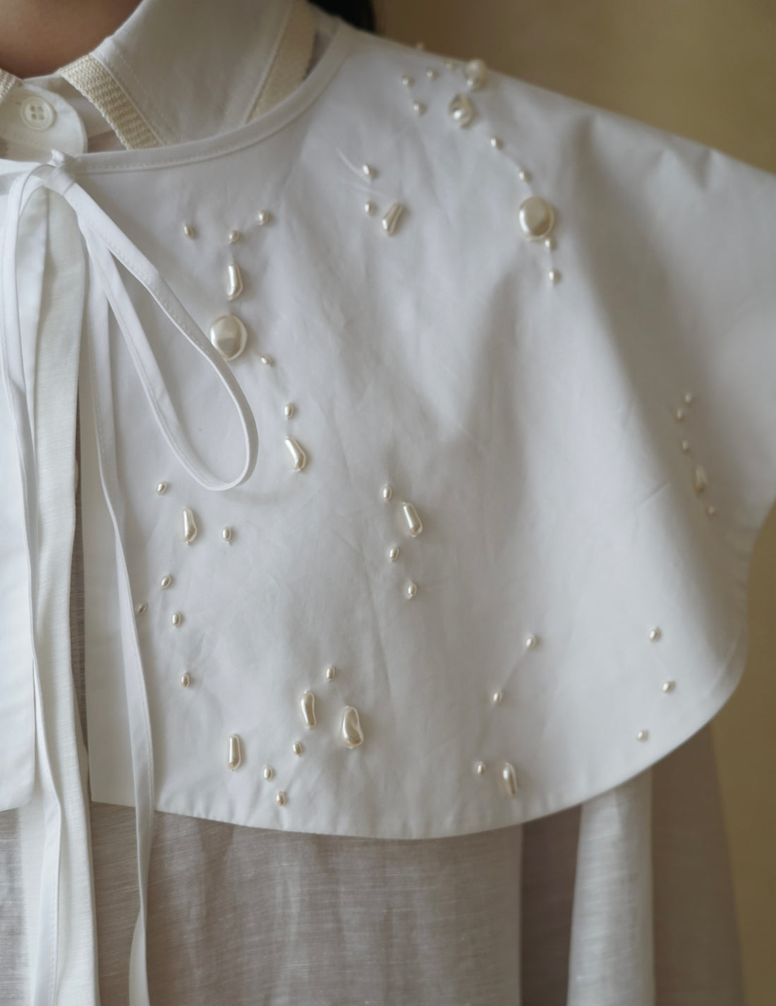 Mark Kenly Domino Tan | Atelier Audrey Collar・White