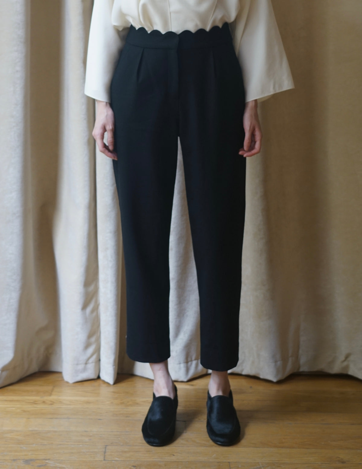 Sun Yu Hong | Wool Petal Trousers・Black