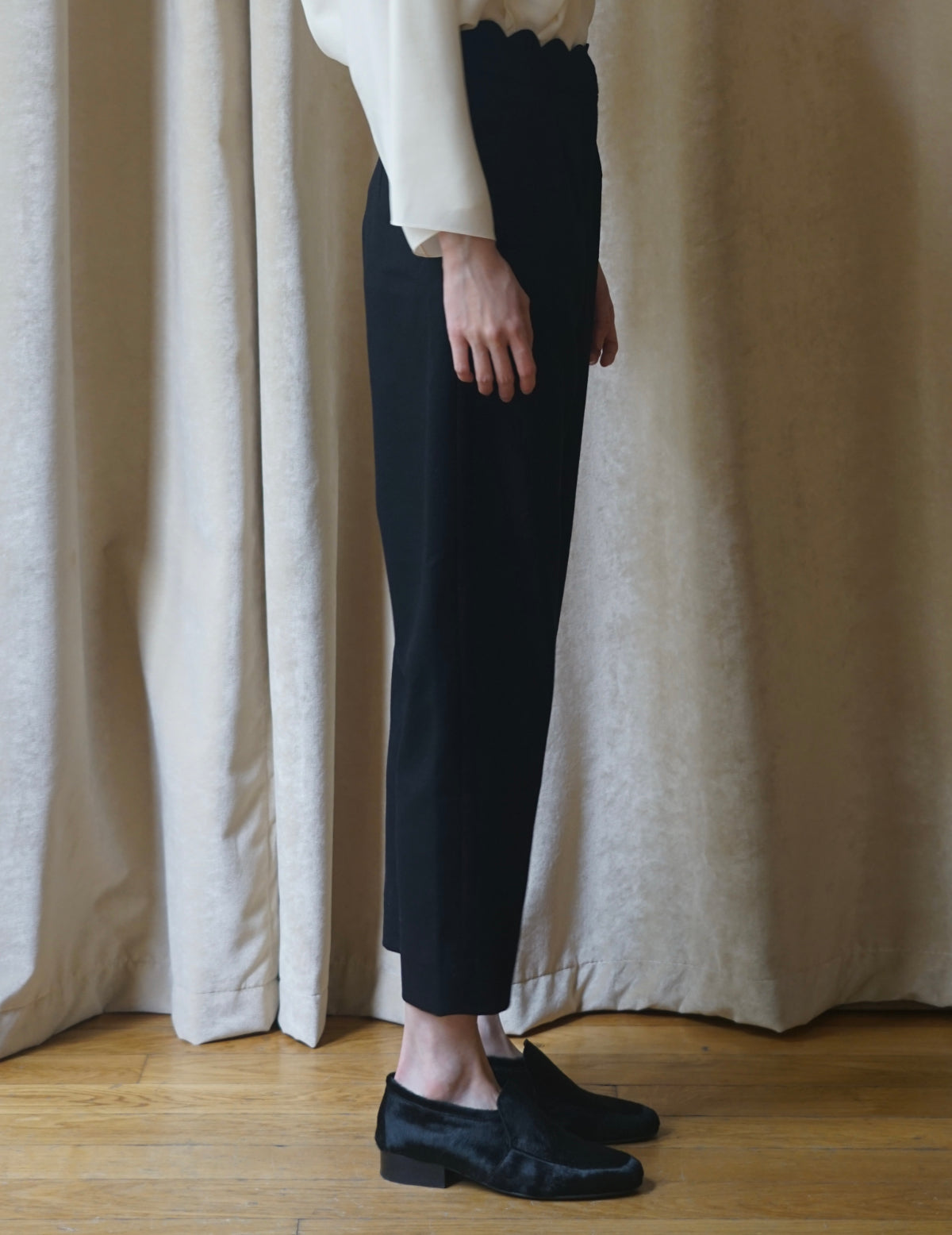 Wool Petal Trousers・Black