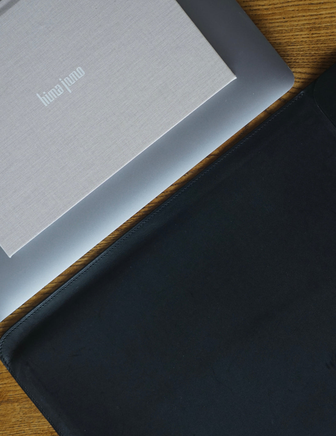 ISAAC REINA｜Laptop Case With Flap - Black