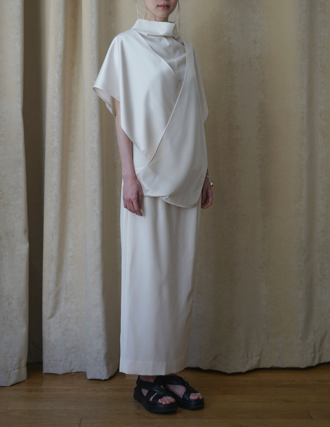 Chemisier sans manches à col montant