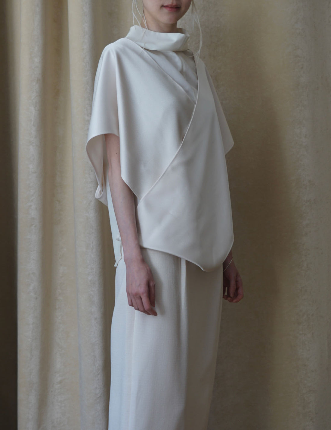 Chemisier sans manches à col montant