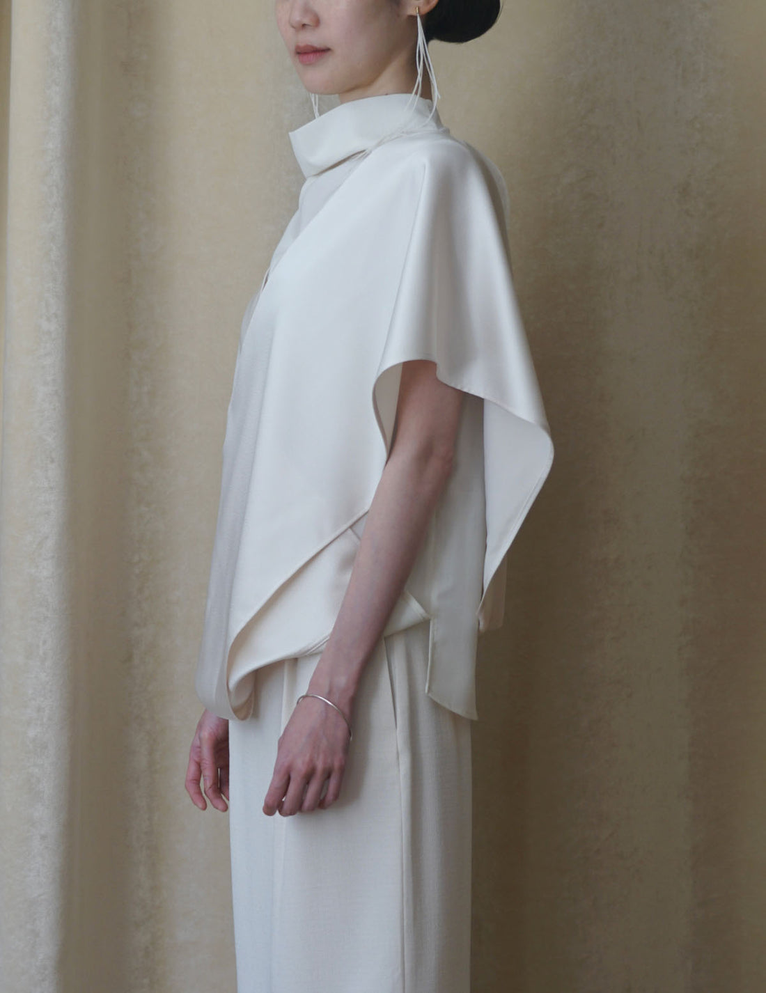 Chemisier sans manches à col montant