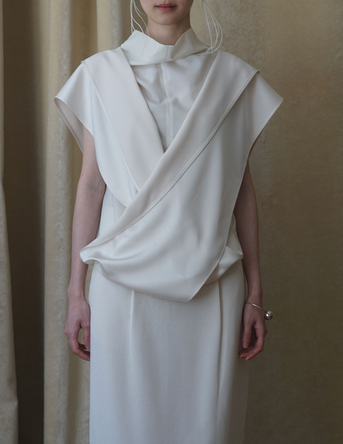 Chemisier sans manches à col montant