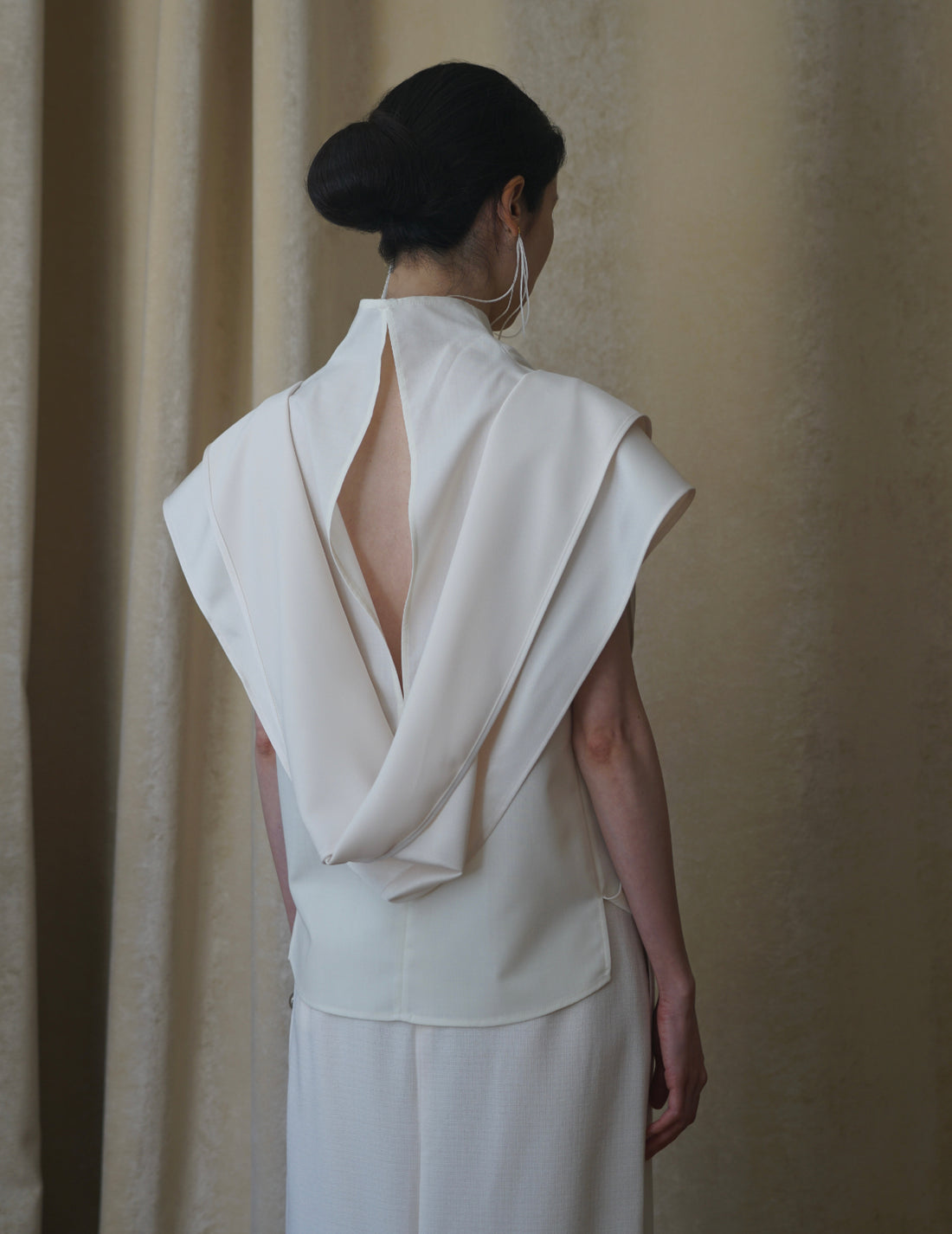 Chemisier sans manches à col montant