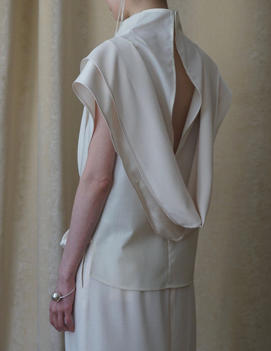 Chemisier sans manches à col montant