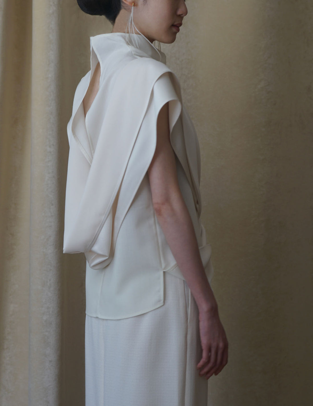 Chemisier sans manches à col montant