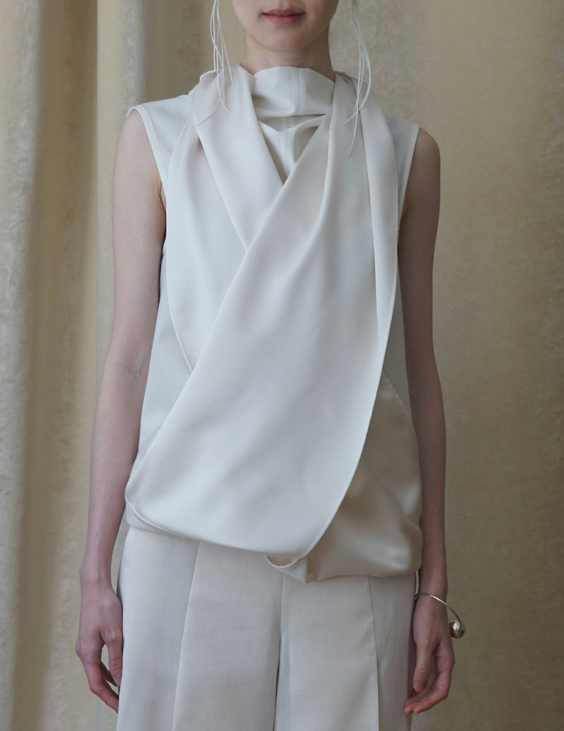 Chemisier sans manches à col montant