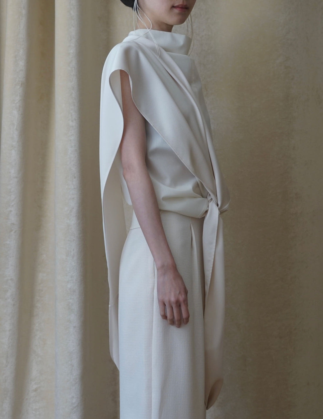 Chemisier sans manches à col montant