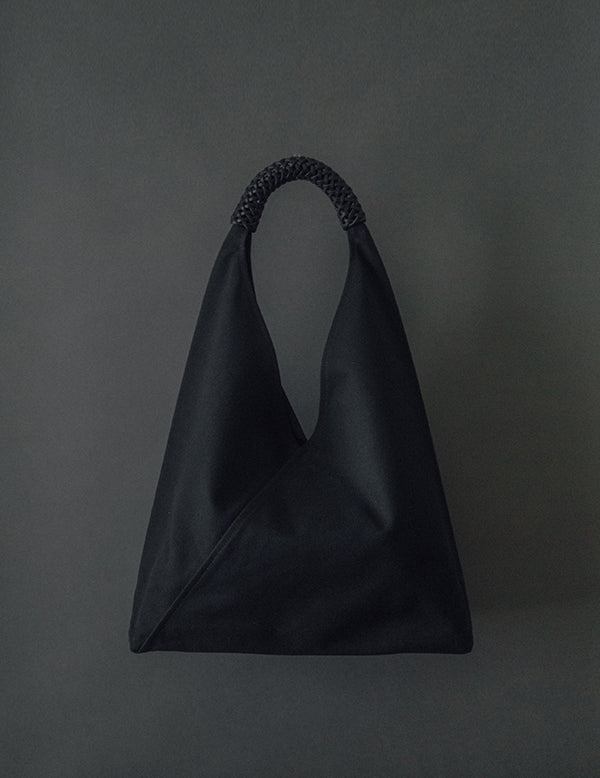 KAMARO’AN | Woven Triangle Bag - All Black - L